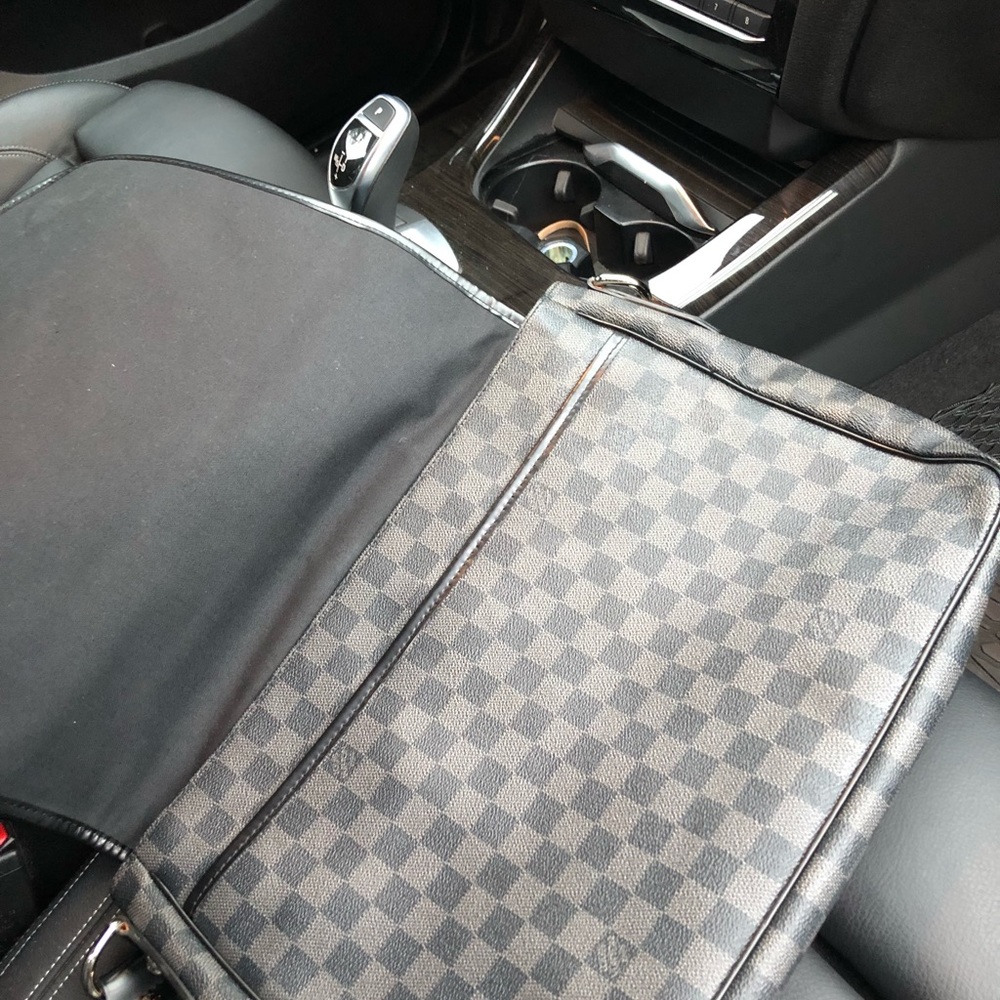Louis Vuitton messenger bag - Picture 3 of 5